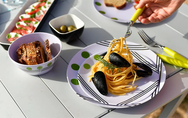 Melamine Tableware Set Dots Red 16 Pcs 2 Melamine Tableware Set Dots Red 16 Pcs - Image 2